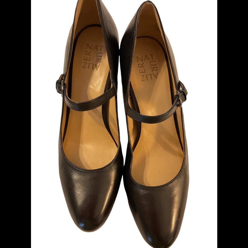 LADIES’ BLACK NATURALIZER SOFT LEATHER HEELS, SIZE 8.5M
